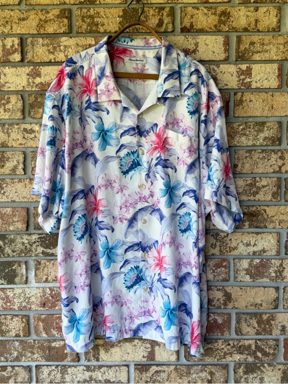 Men’s Tommy Bahama Shirt Size 3XLB 70% Silk 30% COOLMAX Excellent Condition!